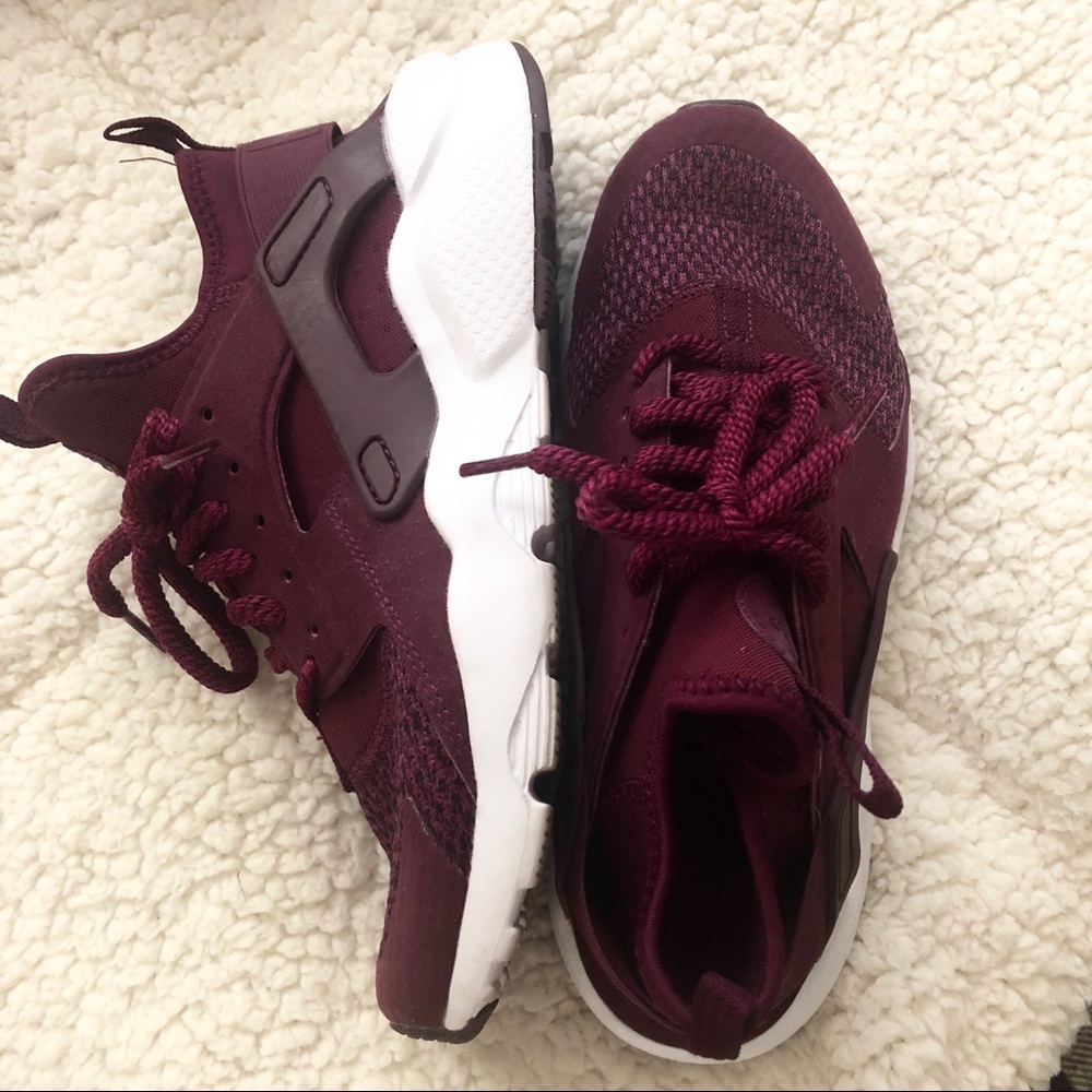 Nike Sneakers- Huaraches